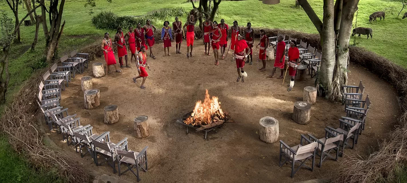 Ceremonia Masai con fogata